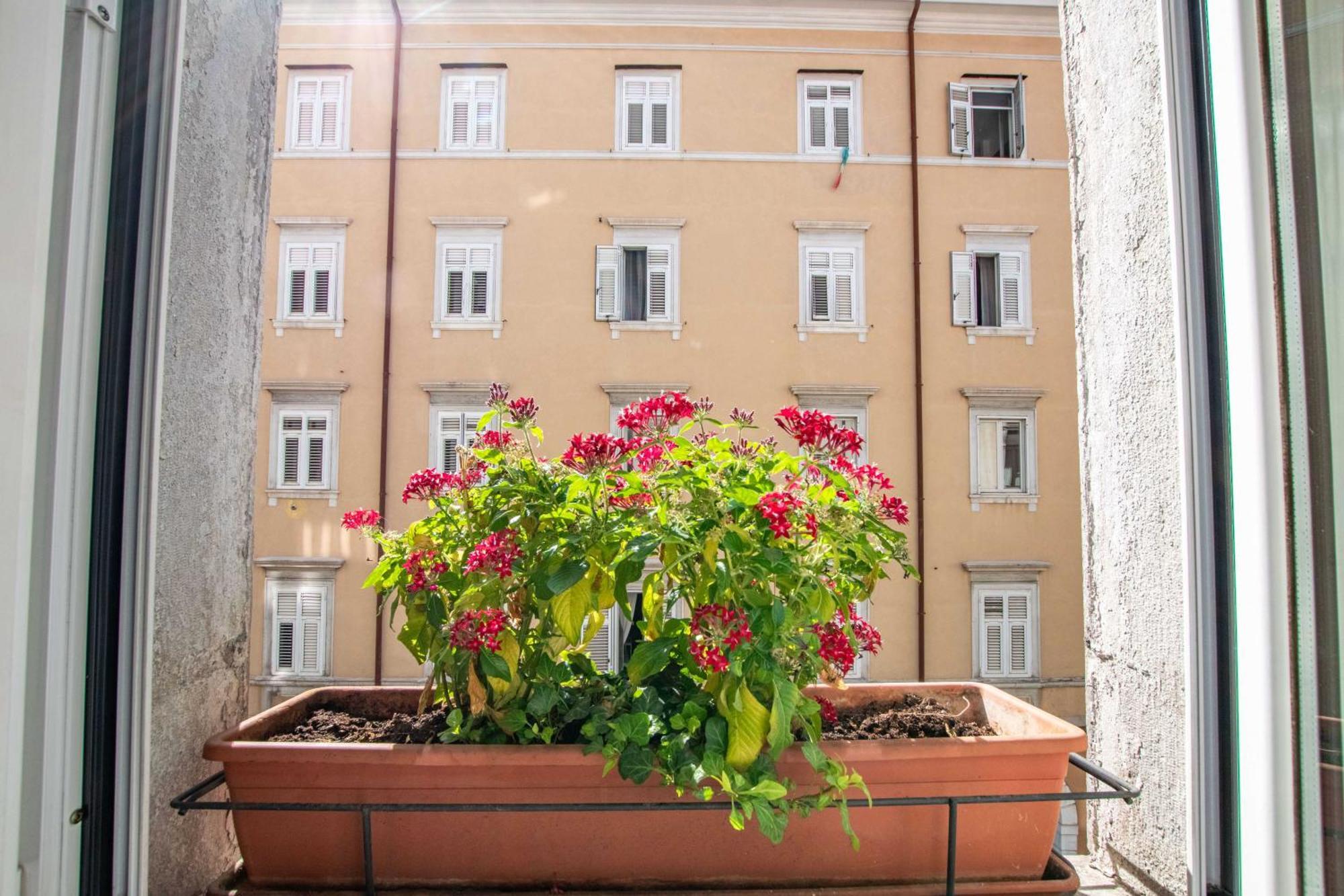 White Tower Guesthouse Trieste Dış mekan fotoğraf